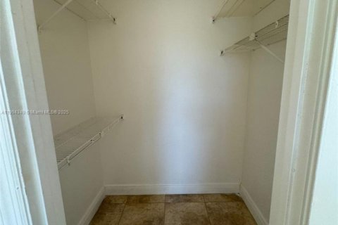 Condo in Margate, Florida, 2 bedrooms  № 1954906 - photo 13