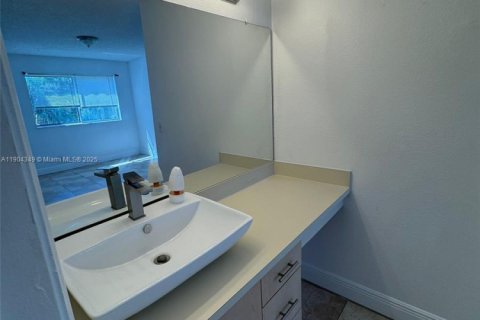 Condo in Margate, Florida, 2 bedrooms  № 1954906 - photo 14