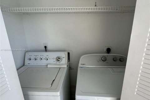 Condo in Margate, Florida, 2 bedrooms  № 1954906 - photo 17