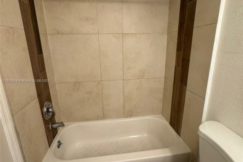 Condo in Margate, Florida, 2 bedrooms  № 1954906 - photo 16