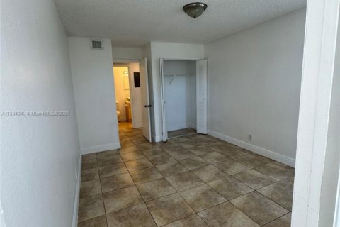 Condo in Margate, Florida, 2 bedrooms  № 1954906 - photo 7