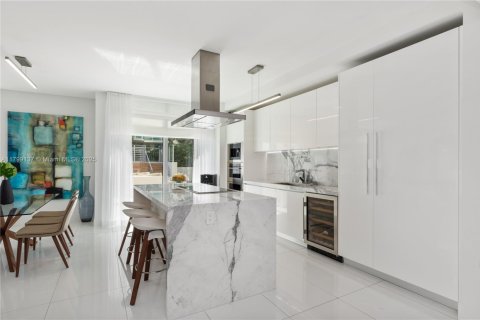 Condominio en venta en Sunny Isles Beach, Florida, 3 dormitorios, 173.26 m2 № 1696285 - foto 3