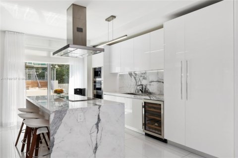 Condominio en venta en Sunny Isles Beach, Florida, 3 dormitorios, 173.26 m2 № 1696285 - foto 4