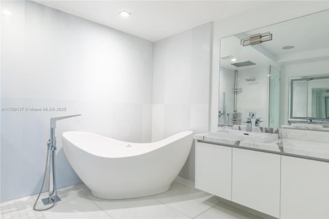 Condominio en venta en Sunny Isles Beach, Florida, 3 dormitorios, 173.26 m2 № 1696285 - foto 19