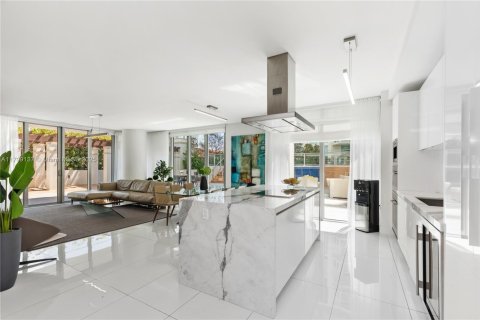 Condominio en venta en Sunny Isles Beach, Florida, 3 dormitorios, 173.26 m2 № 1696285 - foto 1
