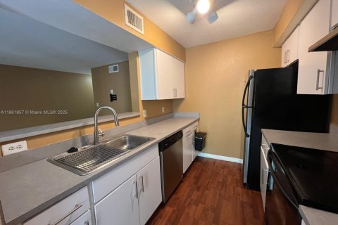 Copropriété à louer à Oakland Park, Floride: 1 chambre, 77.48 m2 № 1892459 - photo 2