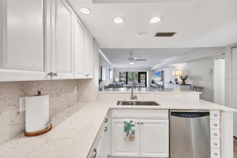 Condo in Sarasota, Florida, 2 bedrooms  № 1631505 - photo 19