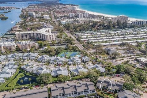 Condo in Sarasota, Florida, 2 bedrooms  № 1631505 - photo 1