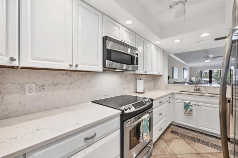 Condo in Sarasota, Florida, 2 bedrooms  № 1631505 - photo 18
