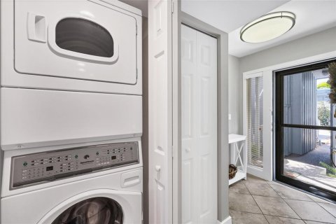 Condo in Sarasota, Florida, 2 bedrooms  № 1631505 - photo 27