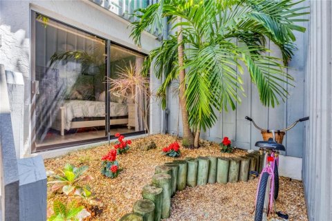 Condo in Sarasota, Florida, 2 bedrooms  № 1631505 - photo 13