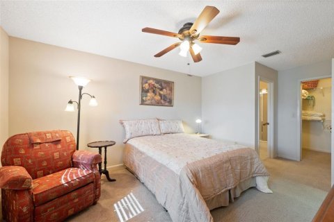 Condo in New Port Richey, Florida, 2 bedrooms  № 2143308 - photo 19