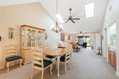 Condo in New Port Richey, Florida, 2 bedrooms  № 2143308 - photo 16