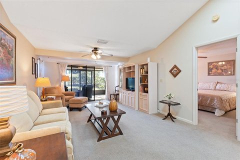 Condo in New Port Richey, Florida, 2 bedrooms  № 2143308 - photo 13