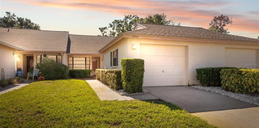 Condo in New Port Richey, Florida, 2 bedrooms  № 2143308
