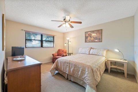 Condo in New Port Richey, Florida, 2 bedrooms  № 2143308 - photo 18