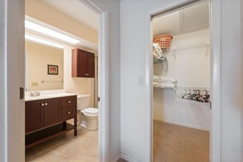 Condo in New Port Richey, Florida, 2 bedrooms  № 2143308 - photo 20