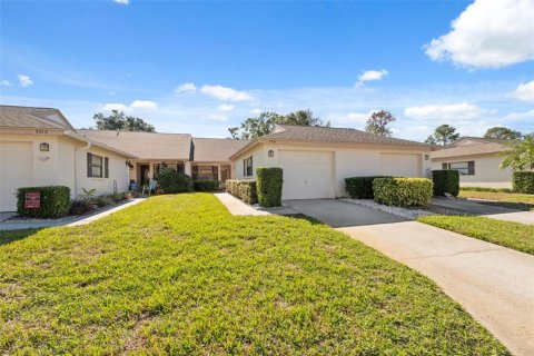 Condo in New Port Richey, Florida, 2 bedrooms  № 2143308 - photo 2
