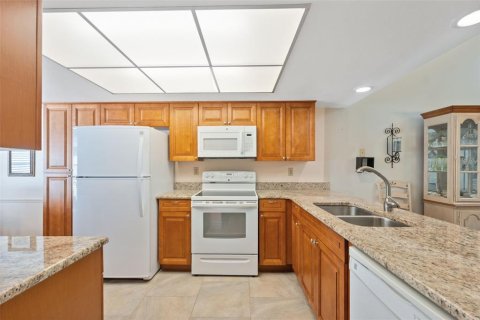 Condo in New Port Richey, Florida, 2 bedrooms  № 2143308 - photo 6