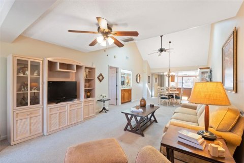 Condo in New Port Richey, Florida, 2 bedrooms  № 2143308 - photo 12