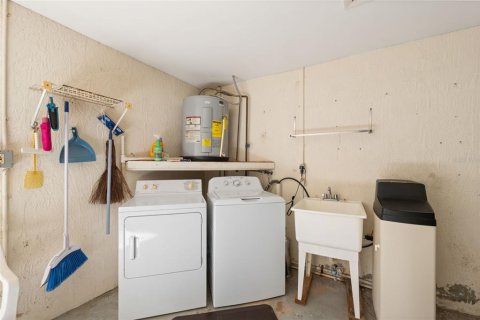 Condo in New Port Richey, Florida, 2 bedrooms  № 2143308 - photo 25