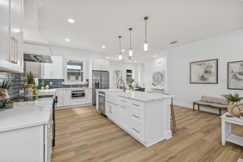 House in Saint Petersburg, Florida 4 bedrooms, 213.3 sq.m. № 1878339 - photo 9