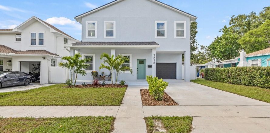 House in Saint Petersburg, Florida 4 bedrooms, 213.3 sq.m. № 1878339
