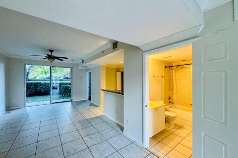 Condo in Riviera Beach, Florida, 2 bedrooms  № 2191126 - photo 8