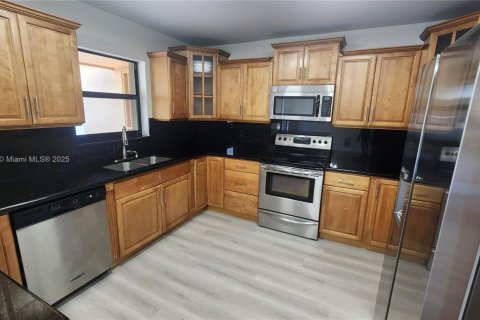 House in Miami Gardens, Florida 3 bedrooms, 133.78 sq.m. № 1790793 - photo 8