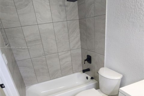 House in Miami Gardens, Florida 3 bedrooms, 133.78 sq.m. № 1790793 - photo 25