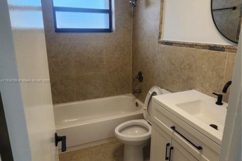 House in Miami Gardens, Florida 3 bedrooms, 133.78 sq.m. № 1790793 - photo 17