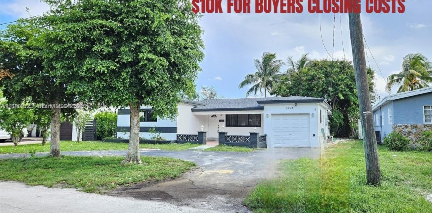 Дом в Мирамар, Флорида 3 спальни, 140.75м2 № 2006413