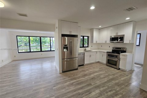 Купить виллу или дом в Мирамар, Флорида 3 спальни, 140.75м2, № 2006413 - фото 3