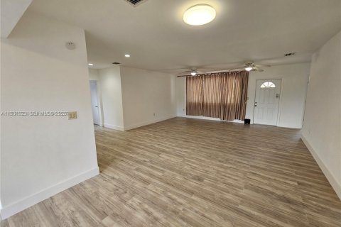 Купить виллу или дом в Мирамар, Флорида 3 спальни, 140.75м2, № 2006413 - фото 13