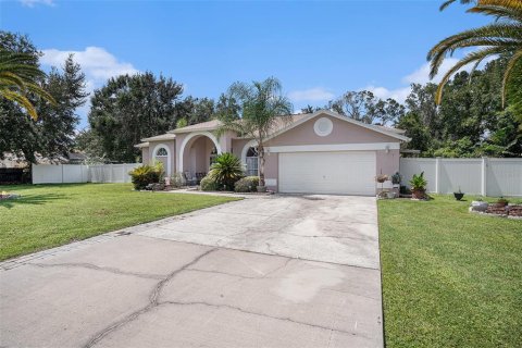 Casa en venta en Land O' Lakes, Florida, 3 dormitorios, 169.36 m2 № 1913360 - foto 2