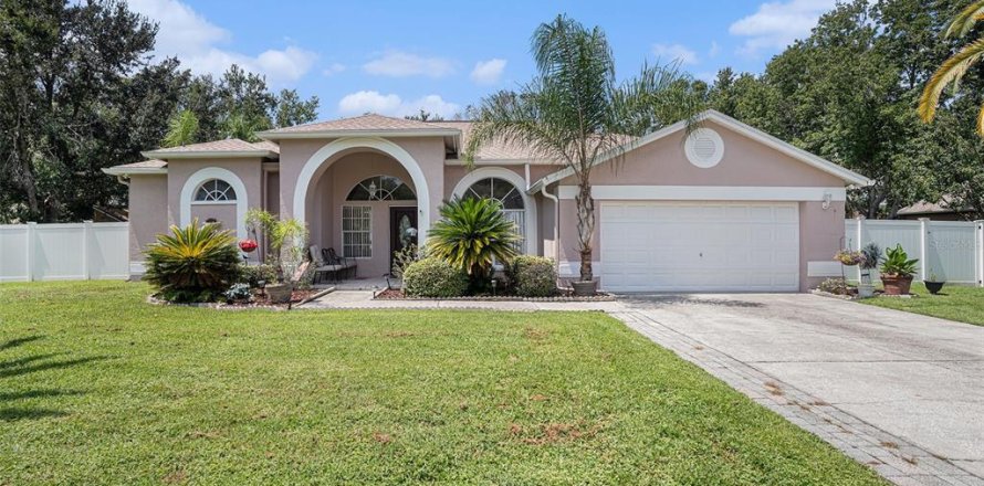 Casa en Land O' Lakes, Florida 3 dormitorios, 169.36 m2 № 1913360