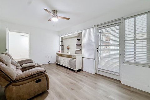 House in Ocala, Florida 3 bedrooms, 194.26 sq.m. № 2206563 - photo 20