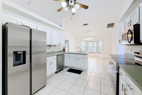 House in Ocala, Florida 3 bedrooms, 194.26 sq.m. № 2206563 - photo 3