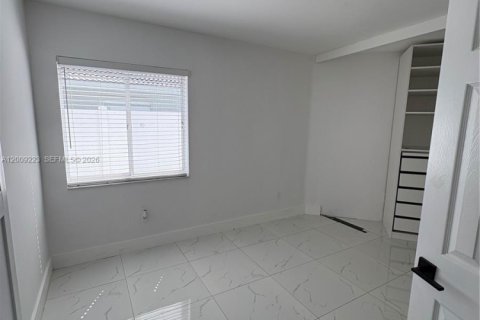 Casa en alquiler en Pembroke Pines, Florida, 4 dormitorios, 200.11 m2 № 2074633 - foto 16