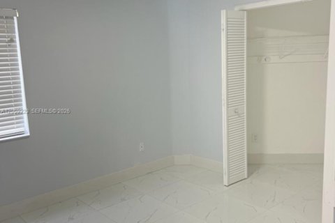 Casa en alquiler en Pembroke Pines, Florida, 4 dormitorios, 200.11 m2 № 2074633 - foto 5
