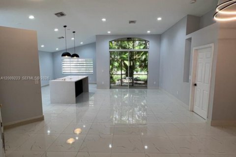 Casa en alquiler en Pembroke Pines, Florida, 4 dormitorios, 200.11 m2 № 2074633 - foto 2