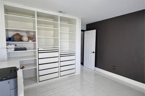 Casa en alquiler en Pembroke Pines, Florida, 4 dormitorios, 200.11 m2 № 2074633 - foto 13