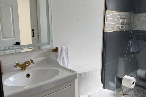 Casa en alquiler en Pembroke Pines, Florida, 4 dormitorios, 200.11 m2 № 2074633 - foto 15