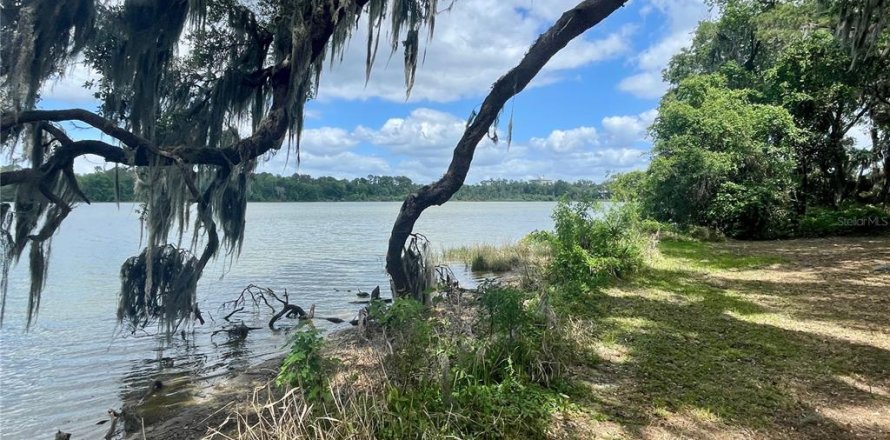 House in Gainesville, Florida 2 bedrooms, 157.1 sq.m. № 2216658