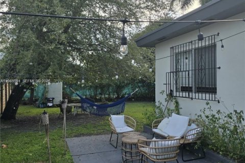 Villa ou maison à louer à Miami, Floride: 3 chambres, 109.81 m2 № 2025292 - photo 23