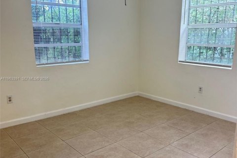 Villa ou maison à louer à Miami, Floride: 3 chambres, 109.81 m2 № 2025292 - photo 18
