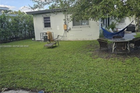 Villa ou maison à louer à Miami, Floride: 3 chambres, 109.81 m2 № 2025292 - photo 21