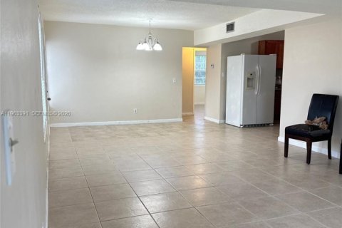 Villa ou maison à louer à Miami, Floride: 3 chambres, 109.81 m2 № 2025292 - photo 20