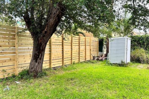Villa ou maison à louer à Miami, Floride: 3 chambres, 109.81 m2 № 2025292 - photo 10