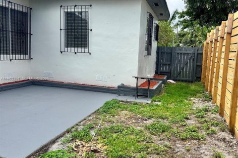 Villa ou maison à louer à Miami, Floride: 3 chambres, 109.81 m2 № 2025292 - photo 11